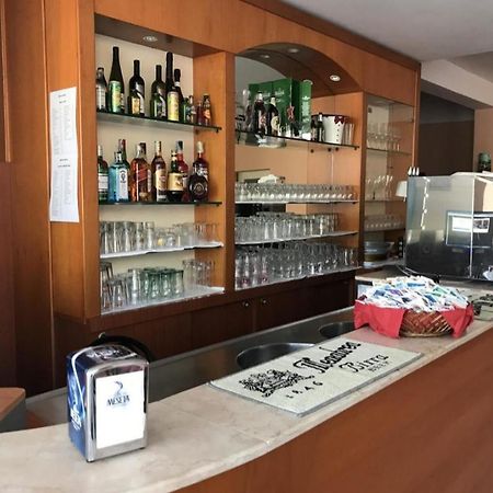Hotel Villa Vera Римини Екстериор снимка