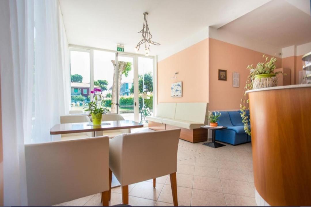 Hotel Villa Vera Римини Екстериор снимка