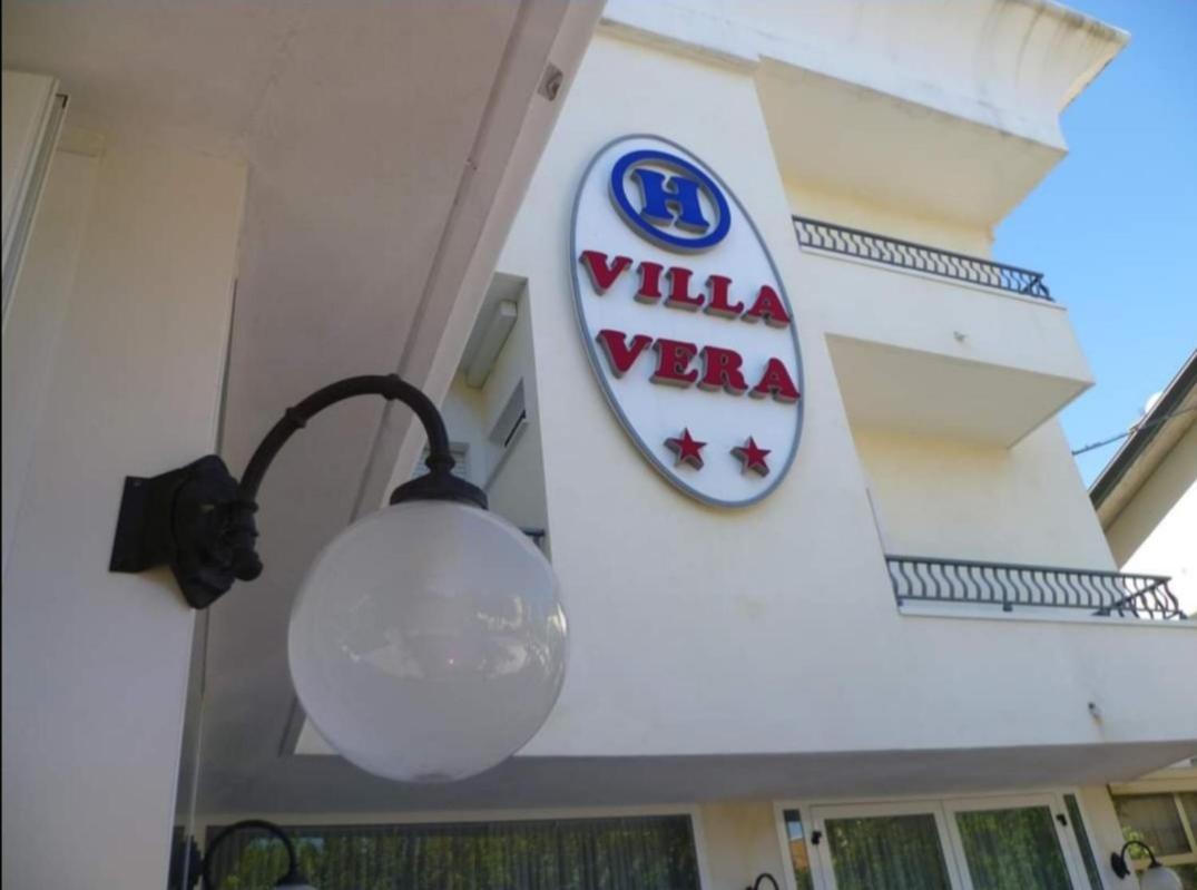 Hotel Villa Vera Римини Екстериор снимка