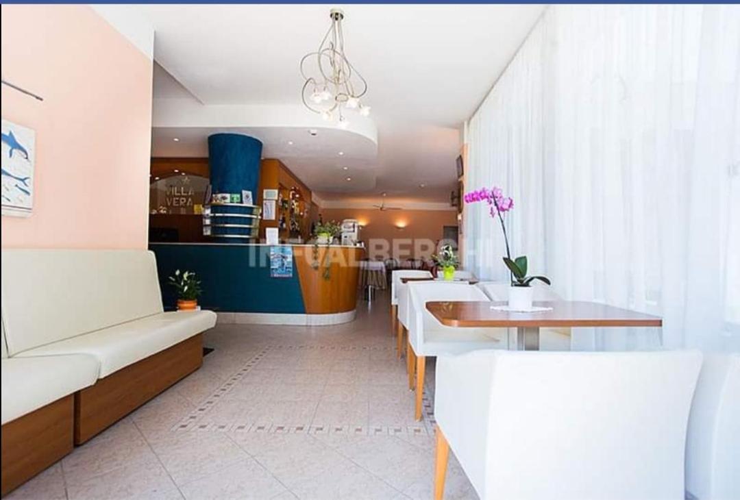 Hotel Villa Vera Римини Екстериор снимка