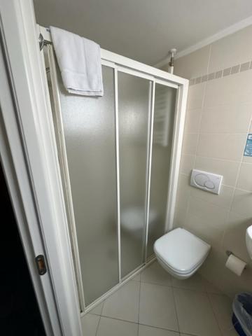 Hotel Villa Vera Римини Екстериор снимка