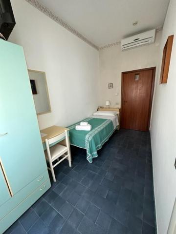 Hotel Villa Vera Римини Екстериор снимка