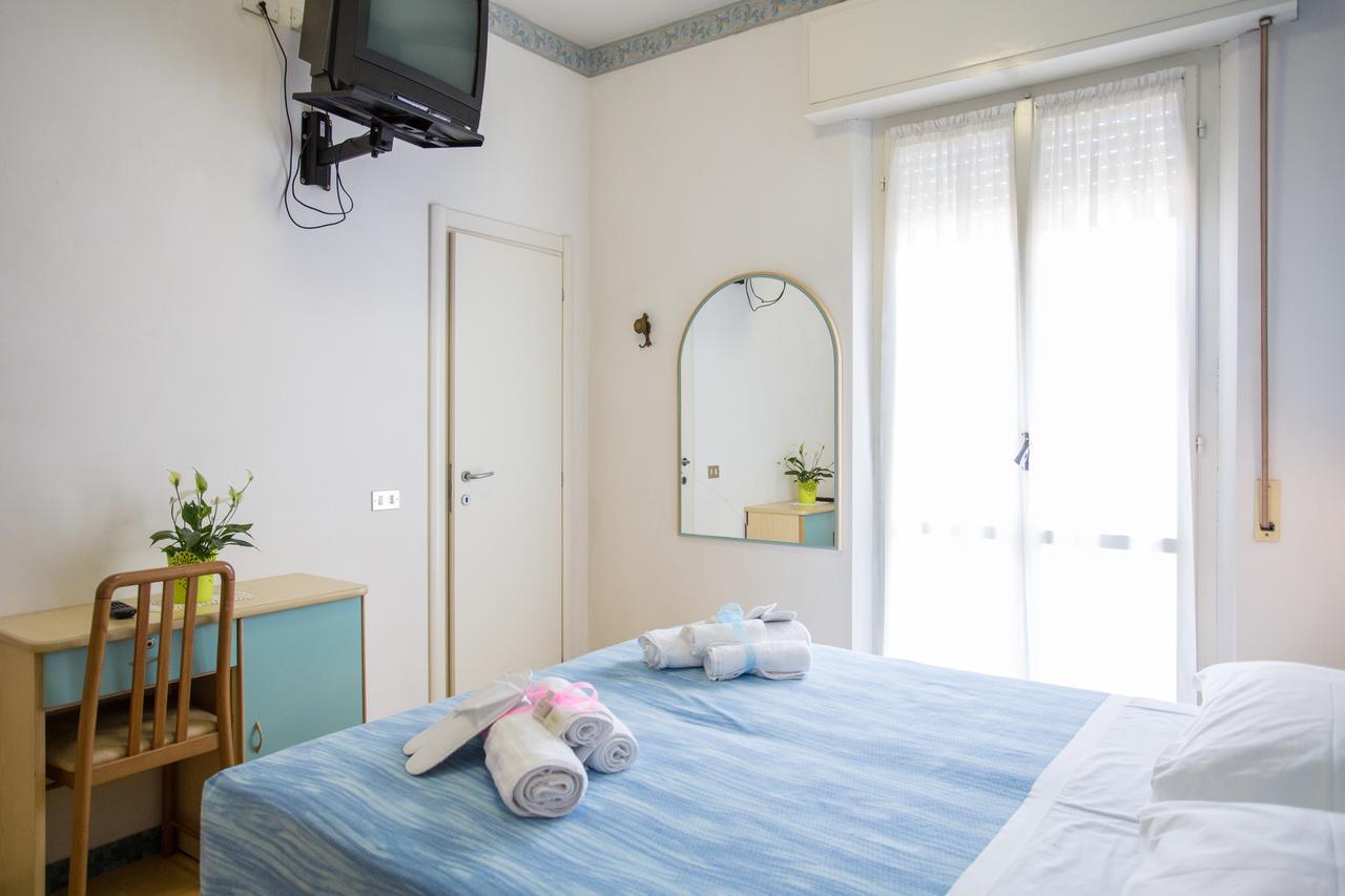 Hotel Villa Vera Римини Екстериор снимка