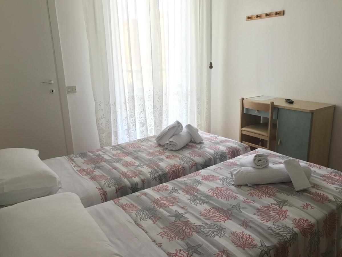 Hotel Villa Vera Римини Екстериор снимка
