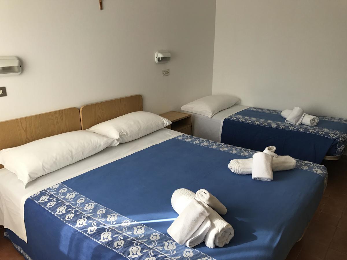 Hotel Villa Vera Римини Екстериор снимка